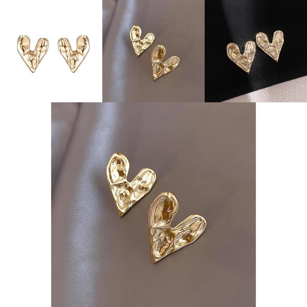 Modern Gold Heart Stud Earrings For Women Fashionable Heart Shape Jewelry