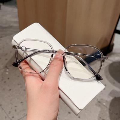 Feminine Brille mit einem polygonalen Rahmen aus TR90 kann mit einer Sehstärke ausgestattet werden.