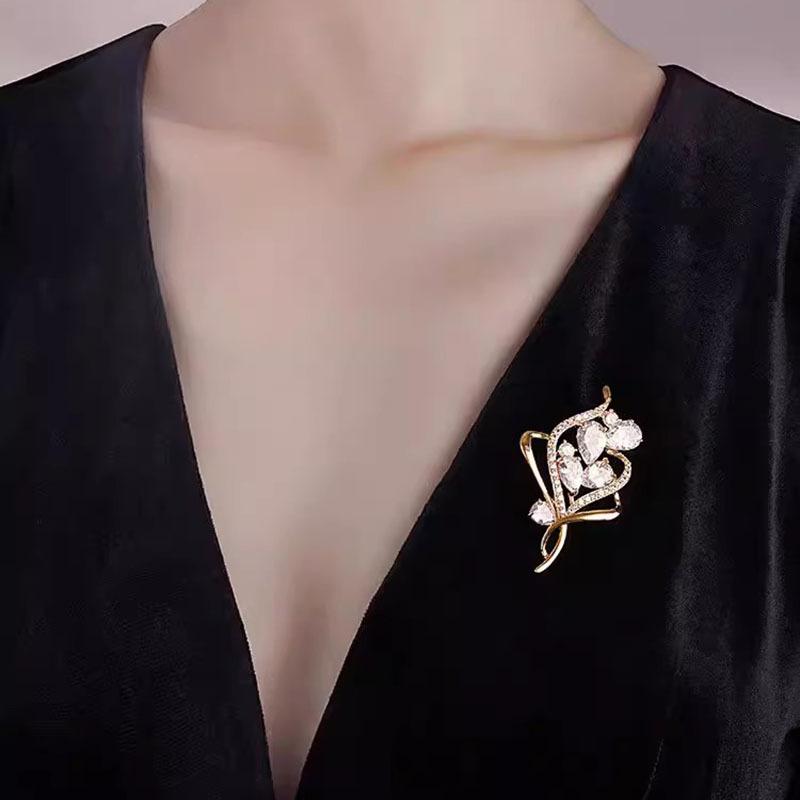 Zircon flower water drop brooch women's fashion versatile temperament necklace niche design clothing