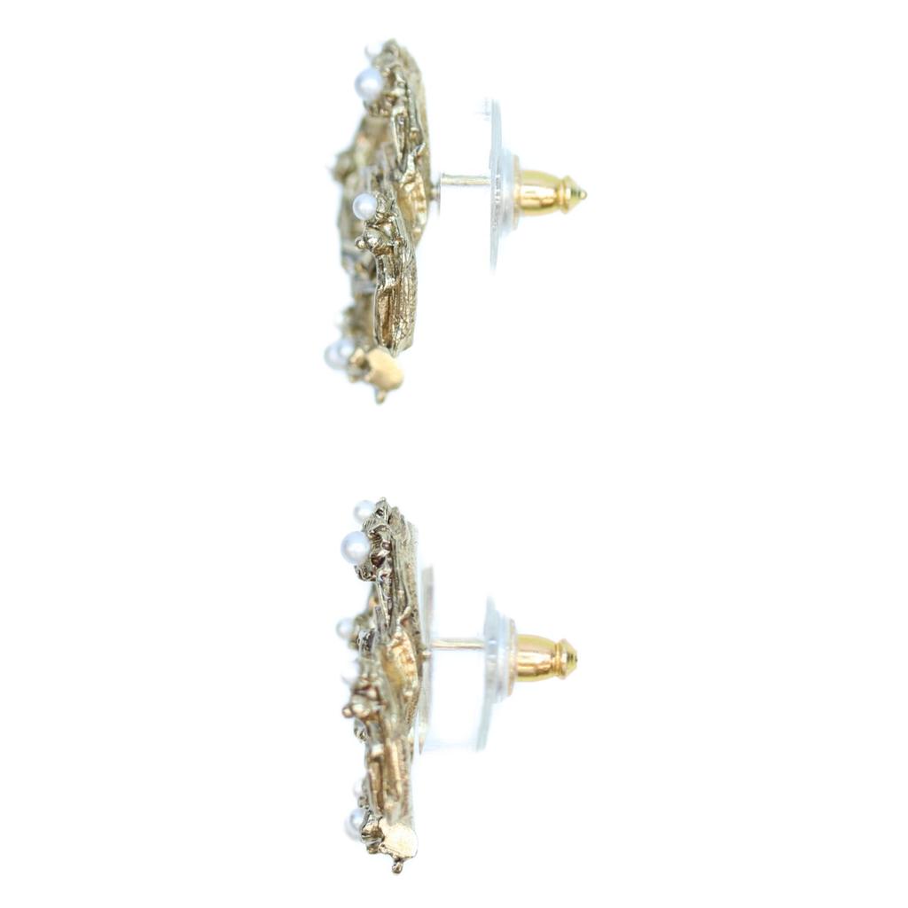 CHANEL 14P Gold Plated Pearl CC Logos Earring earring goldUsed