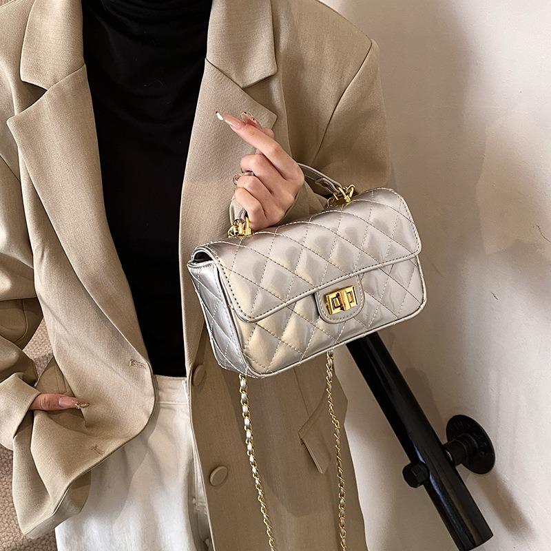 Underarmskedjeväska Ny trendig och fashionabel liten fyrkantig väska Premiumtextur diamant axel budväska