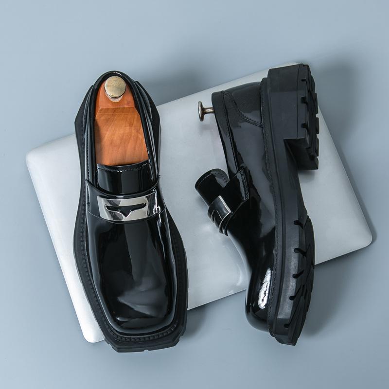 Scarpe di lusso in pelle di alta gamma, senso di alta gamma nel Regno Unito, casual rialzate con suola spessa lucida
