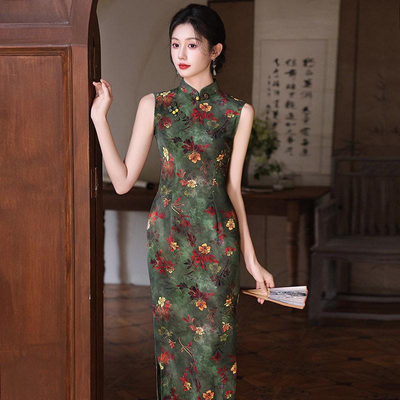 Elegant Sleeveless Chinese-Inspired Long Cheongsam Dress Women 2026 Green Swiss Net Vintage Style