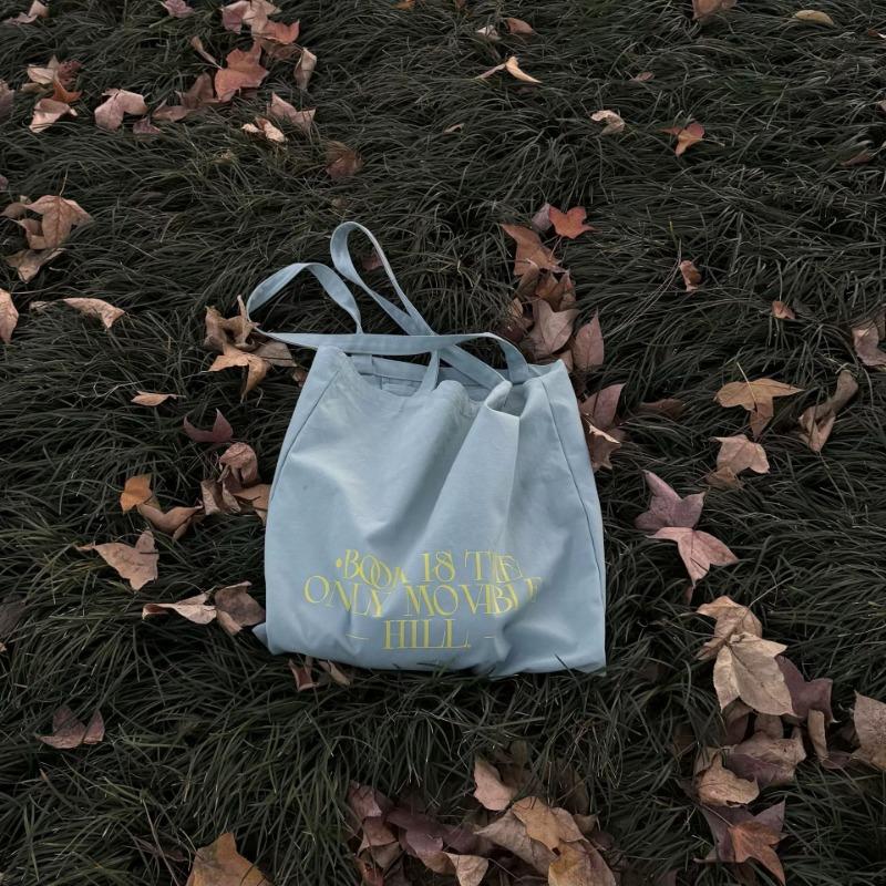 A Female Student's Single-shoulder Tote Bag with A Laid-back Style and Artistic Shopping Bag
