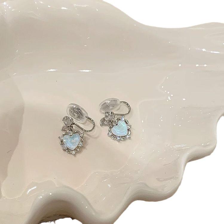 Boucles d'oreilles mignonnes à nœud en zircon de style coréen: Luxe Léger, Design Haut de Gamme avec Charm Cœur Tendre