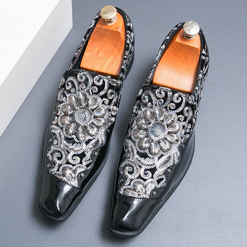 Luxury Designer Men's Pointed Rivet Slip On Shoes British Fashion Punk Wedding Dress Homecoming Sapatos Tenis Masculino