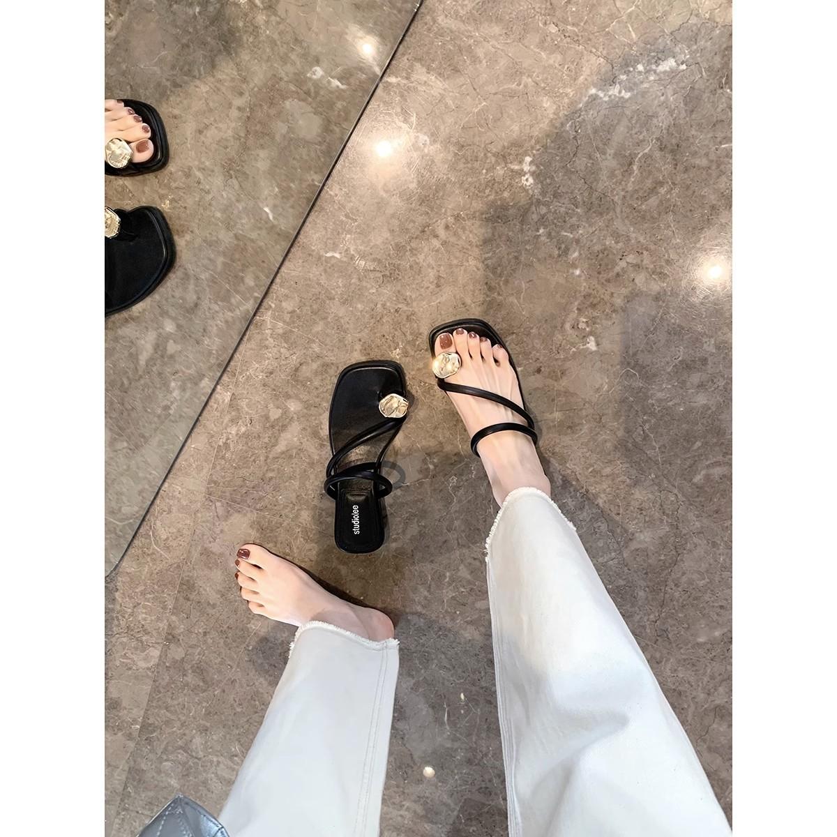 

~ Yiqing Holiday~ Square head gold buckle decorative toe diagonal side word with sandals women 40 чорний