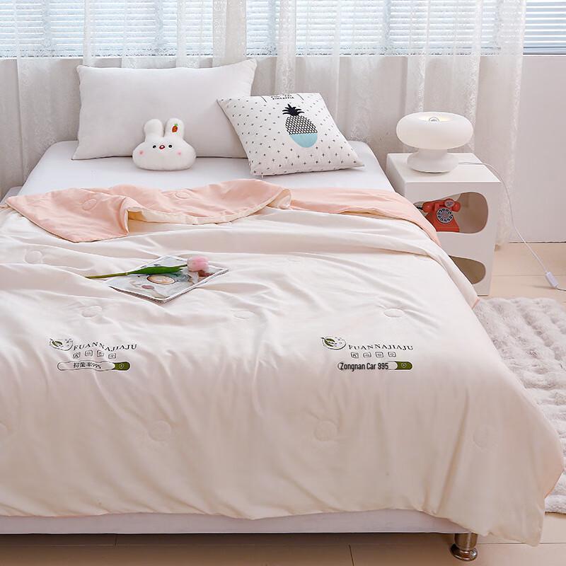 Soy Fiber All-Season Cooling Quilt