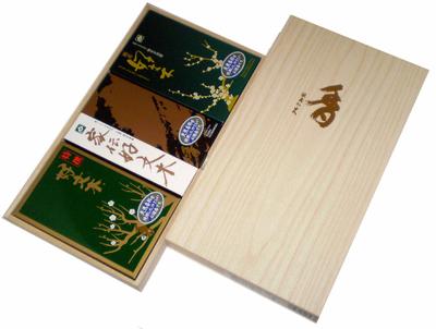 Comparação de bastões de incenso Baieido Kobunki Agarwood Kaori