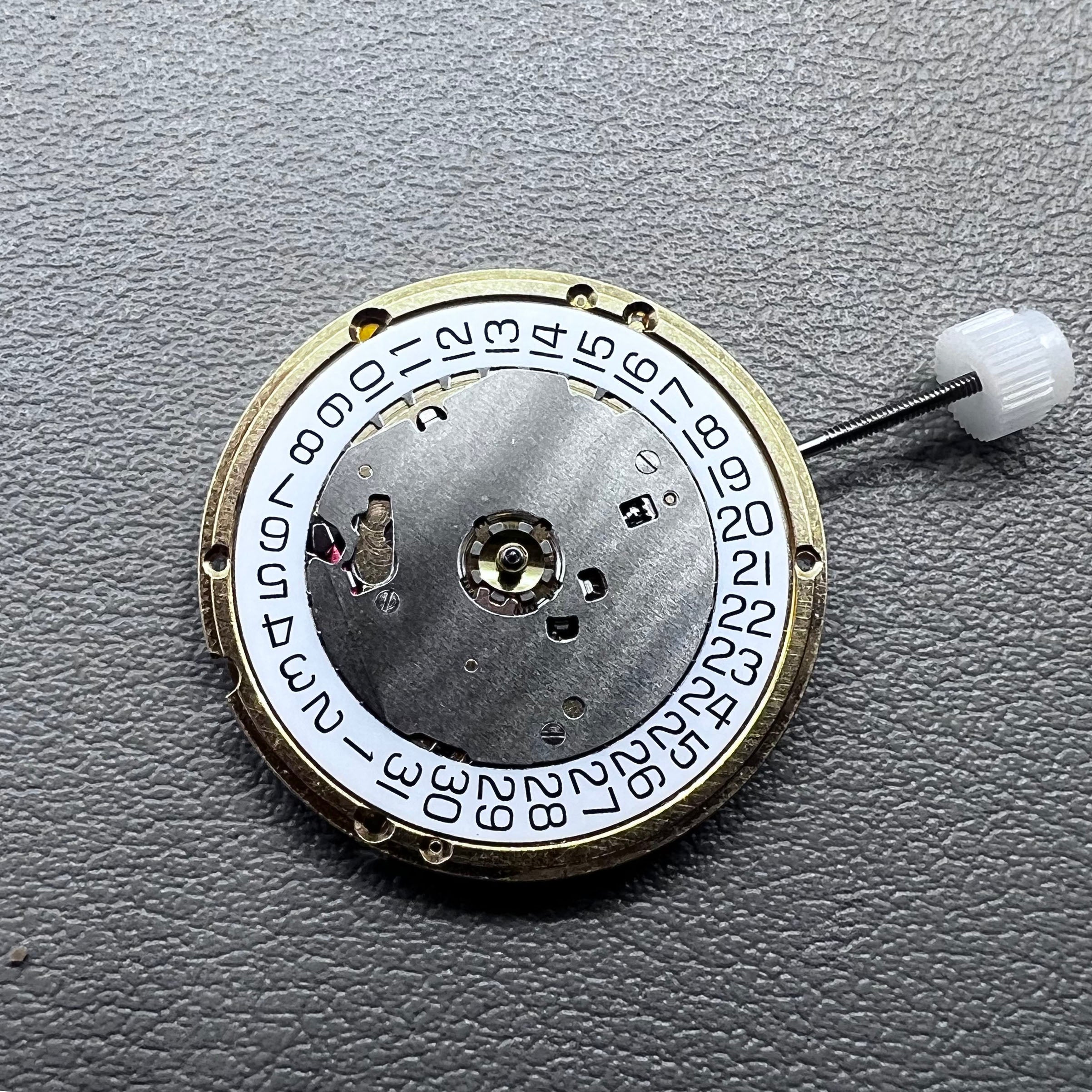 Swiss ETA E63.111 Watch Quartz Movement 3 Hands Date@3