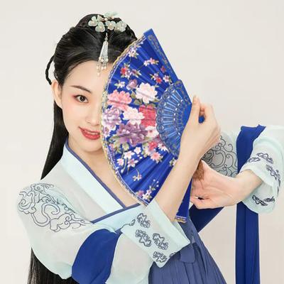 Skládací vějíř v čínském stylu, horká ražba, hedvábná tkanina, kapesní vějíř se zlatým okrajem, květinové vzory, vějíř pro svatbu, tanec, cosplay párty