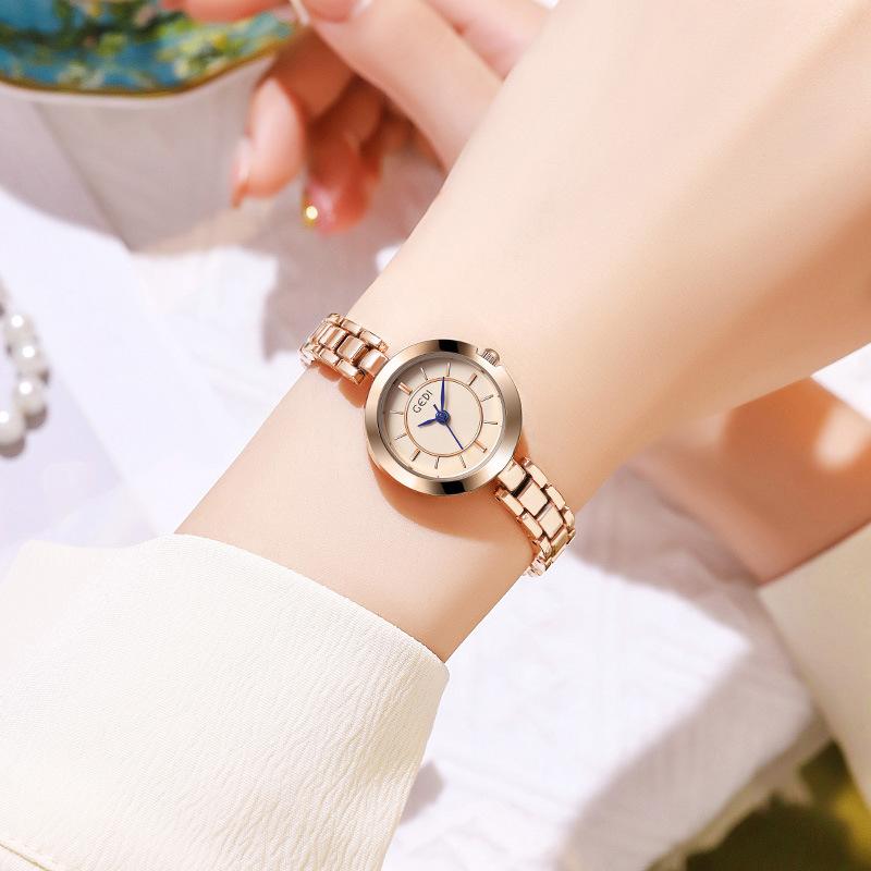 Niche Light Luxury Quartz Bracelet Watch Women'S Small Simple Waterproof Alloy Watch