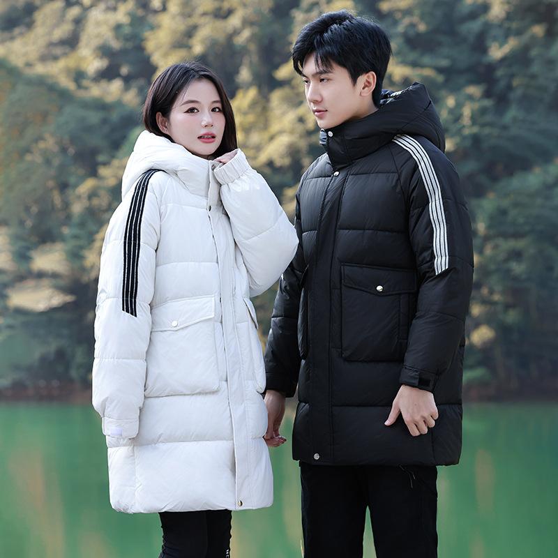 

Мужчины и женщины в одном стиле, пара носит одежду на пуху, зимнюю среднюю и длинную свободную куртку с капюшоном S чёрный