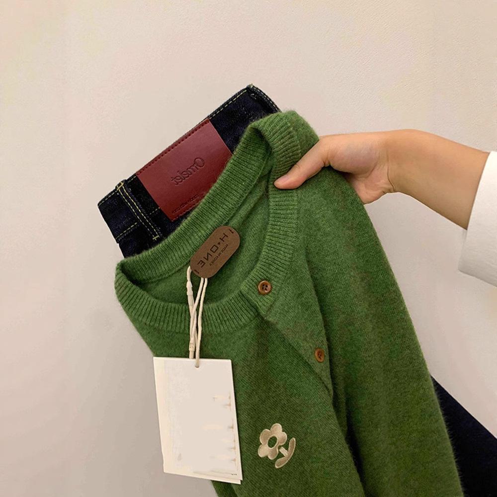 Stylish Green Knit Sweater: Unique Korean Design Long-Sleeve Coat for Women, Autumn/Winter 2025 Collection