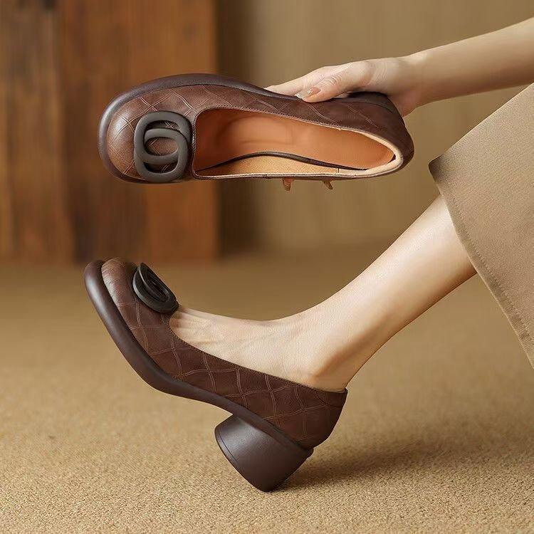 

Retro soft-soled shallow-mouth small leather shoes for women s autumn one-pedal lazy shoes thick-heeled shoes 40 коричневий