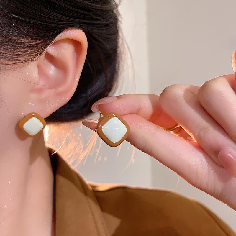 Korean versatile contrasting color sugar cube stud earrings women s retro unique temperament geometric earrings cold style new earrings