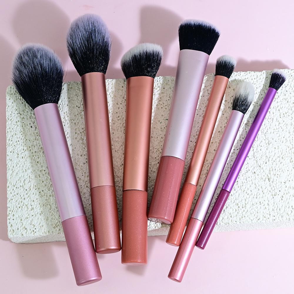 

7-Piece RT Long Handle Makeup Brush Set for Beginners: Travel-Ready Brushes for Setting Powder, Contour, Blush, Foundation, and Eyeshadow.