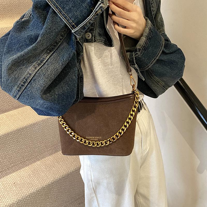 Chain Small Bag Women's 2025 New Autumn Black Bucket Bag Fashion Shoulder Messenger Bag Work Hand Bag
