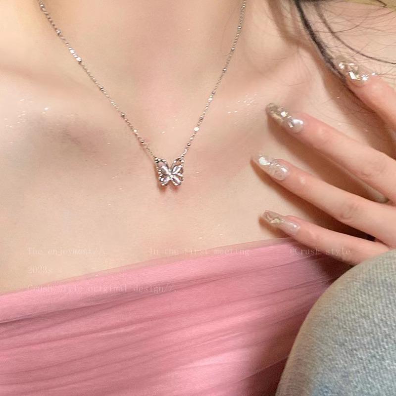 Temperament Versatile Simple Neck Chain Women's Design Sense Fashion Pendant Clavicle Chain