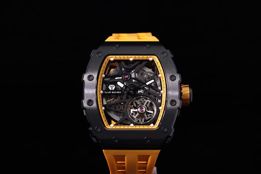 TSAR BOMBA Męski Zegarek Biznesowy, Wodoodporność 50M, Szkieletowy Design, Stylowa Koperta Tonneau ze Stali Nierdzewnej, Japoński Mechanizm z Indeksami Luminescencyjnymi, Żółty