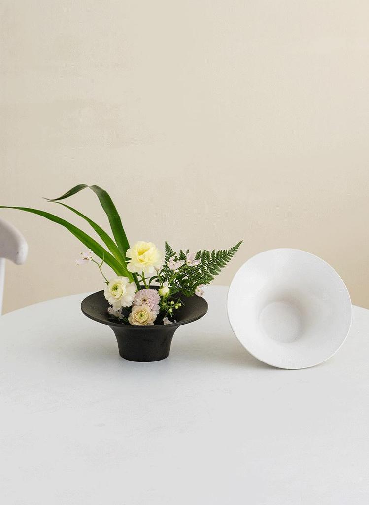 Peacock Green Zen Style Conical Ceramic Vase for Flower Arranging