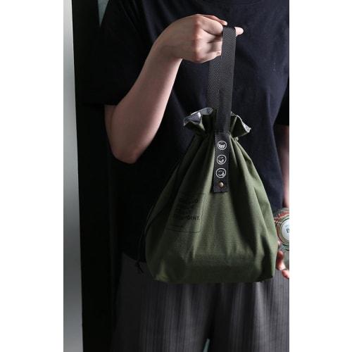 Insulated lunch bag made of 100% cotton canvas with aluminum wool and cotton interior. Large capacity, convenient, simple, and stylish drawstring bag.