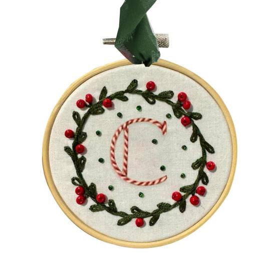 

DIY Embroidered Christmas Ornament Embroidered Initial Crafting Kit Mini Christmas Embroidery Kit for Beginners Xmas Tree Decor C зелёный