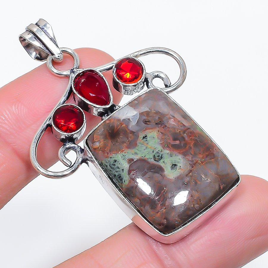 

Natural Mud Crack Fossil, Garnet 925 Sterling Silver Jewelry Pendant 2.17 K8M92