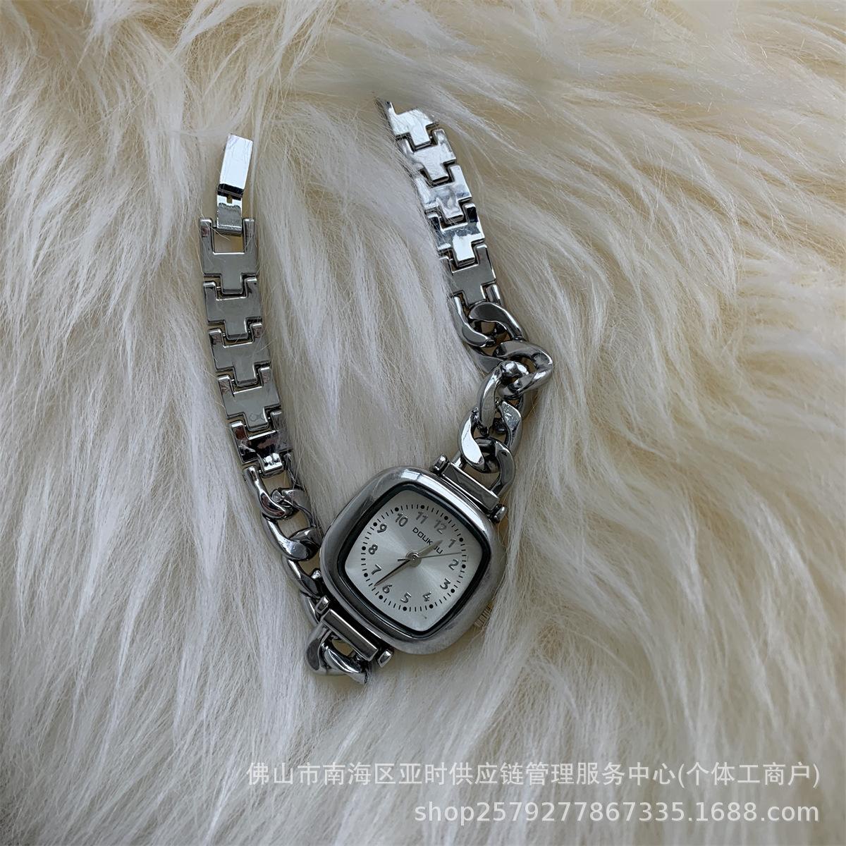 Doukou Simple Sugar Cube Bracelet Niche Light Luxury Square Watch Female Student Digital Literary And Retro Female Watch серебряный