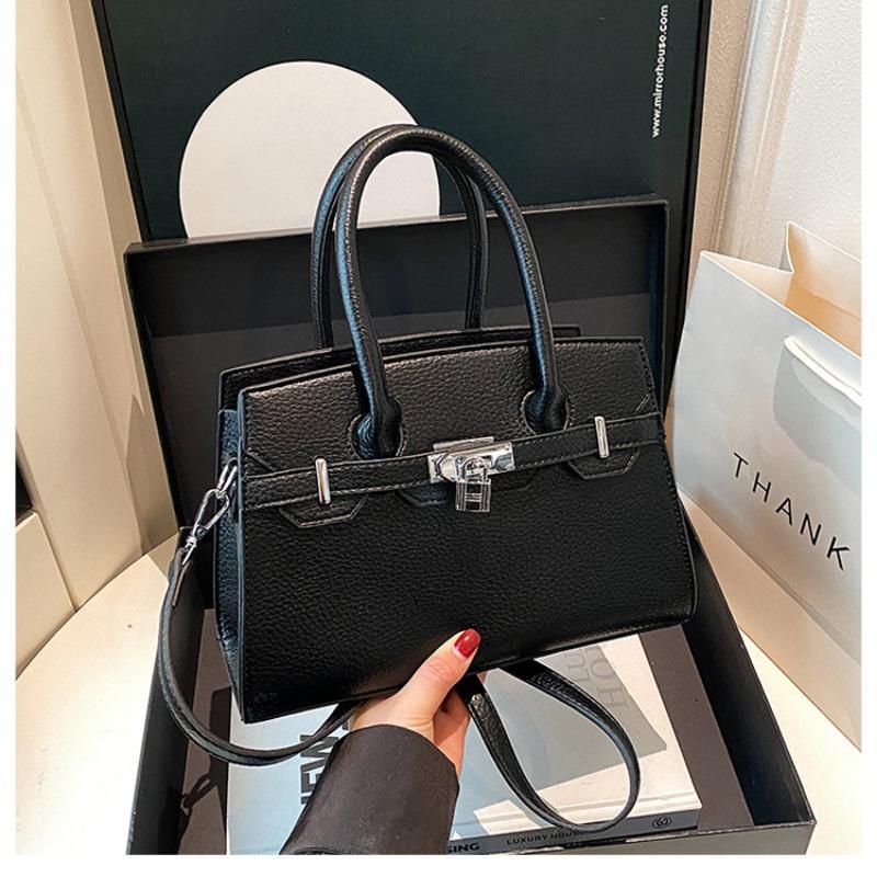 

Trendy bags women s high-end bags women s new summer handbags women s fashion shoulder handbags чорний