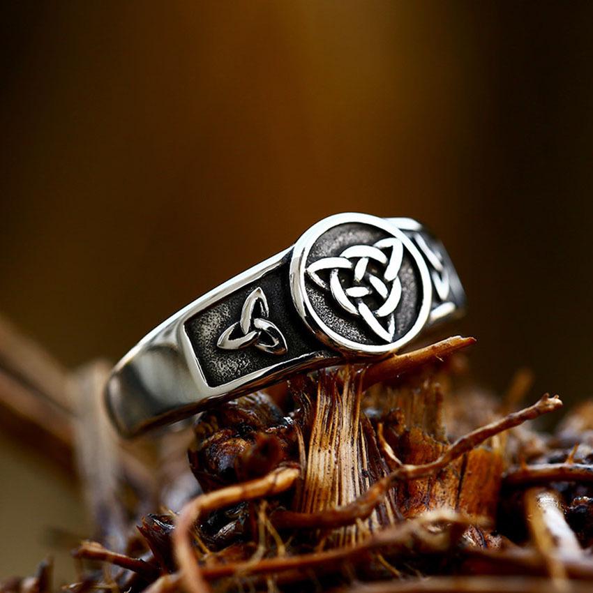 Retro Thai Celtic Knot Trinity Ring with Diamond Inlay