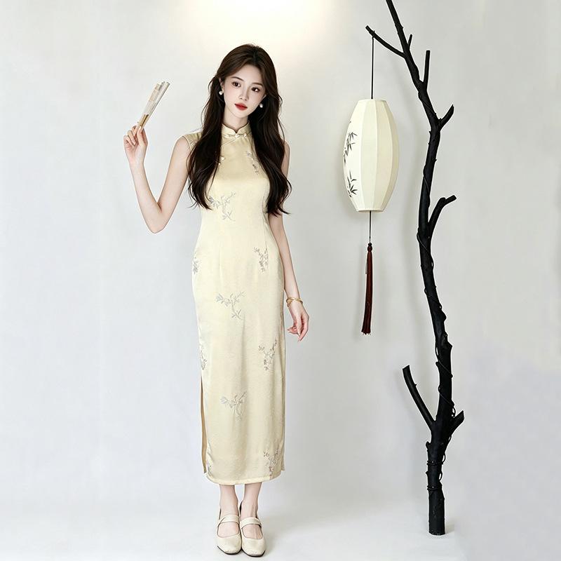 Embroidery white sleeveless national style new Chinese style Suzhou long cheongsam improved young 1011 new women's high sense