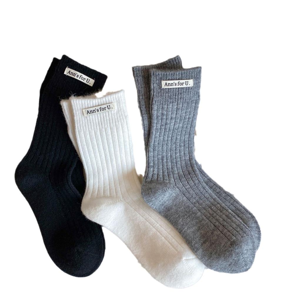 Vertical Striped Cloth Socks Are Worn By Women In Winter, And Thickened And Warm Cashmere Socks Are Paired With Shark Pantyhose