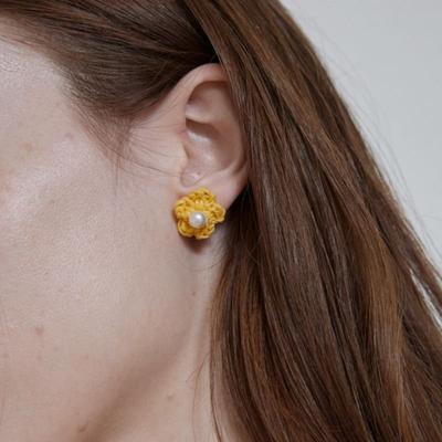 MERRYMOTIVE Spring Flower Pearl Earring (Yellow)