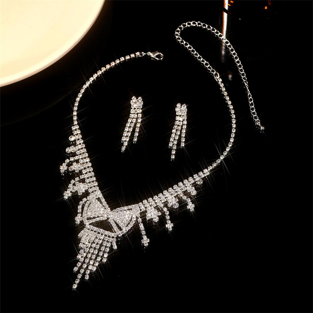 European and American Temperament Luxury Shiny Rhinestone Necklace Earrings Two-piece Set, Bow Tassel Pendant Item Jewelry