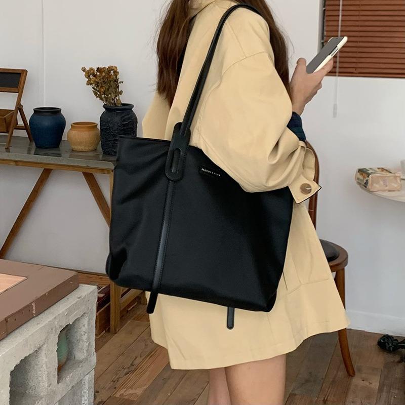 Large Capacity Bag Women's New Niche Design Versatile Single Shoulder Large Bag Casual Portable Commuter Tote Bag Tide