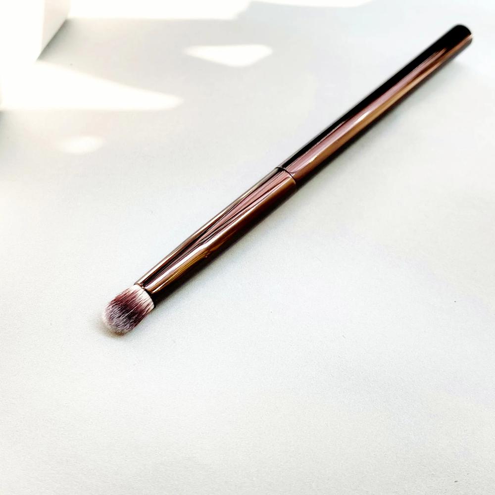 Domed Eyeshadow Brush No.9 Metal Dark Bronze Metal Handle Synthetic Eye Shadow Smokey Smudge Brush Beauty Cosmetics Tool
