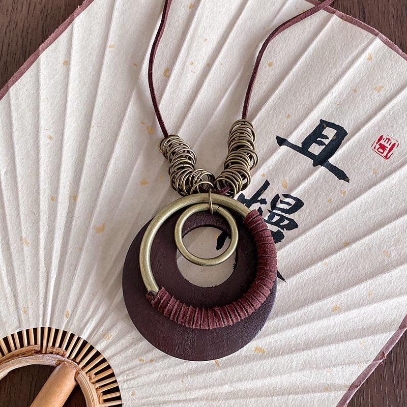 Retro Chinese Tassel Necklace: Unique Ethnic Style Women's High-End Clavicle Chain.