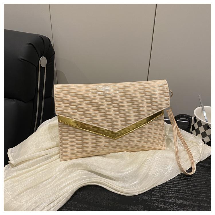2025 trend large capacity casual retro new personality spring new fashion simple envelope clutch woman