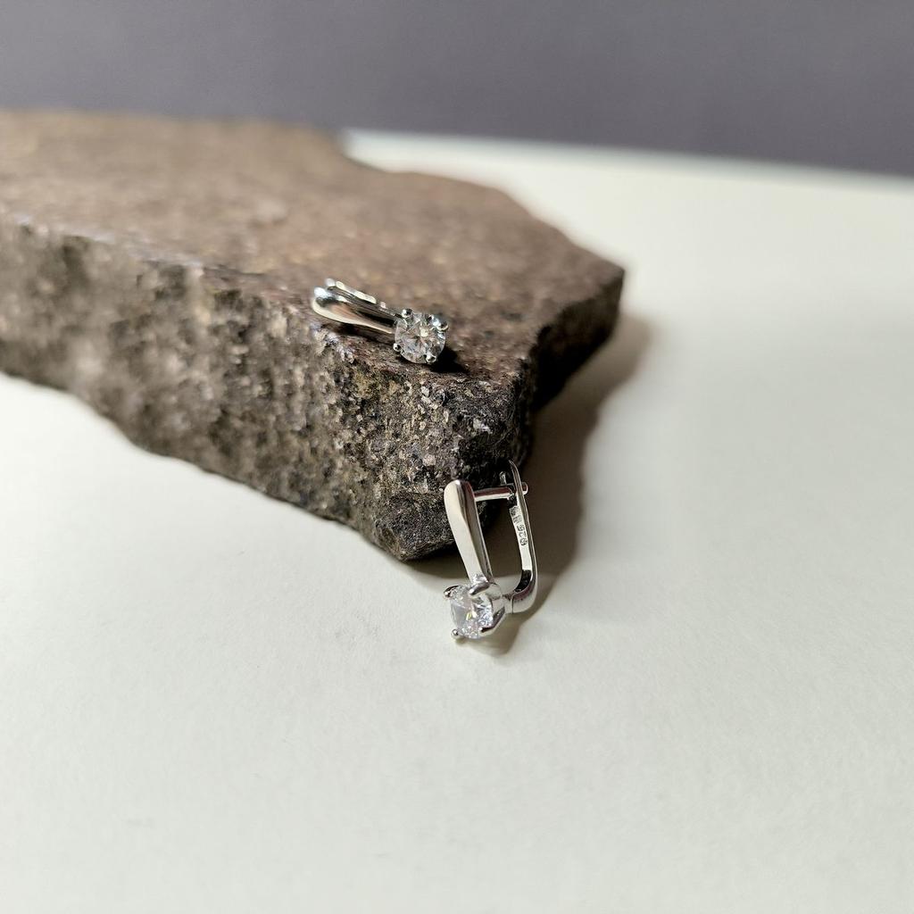 Серебряные серьги с фианитами (2176459)