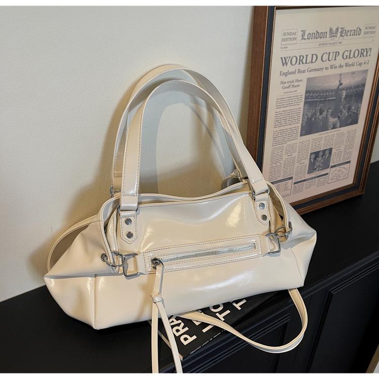 

Large-capacity Spring Simple Shoulder Bag with High-Quality Luxury Commuting Tote Design