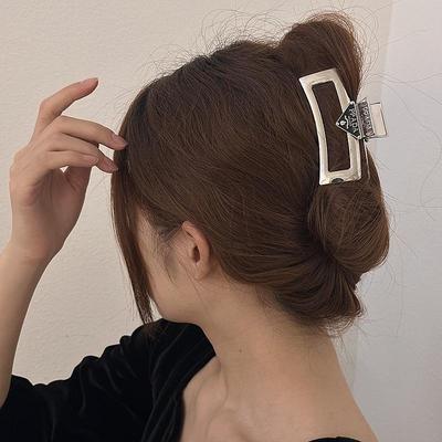 2023 Neue High-End Schwarze Dreieck Metall Hai Haarspange