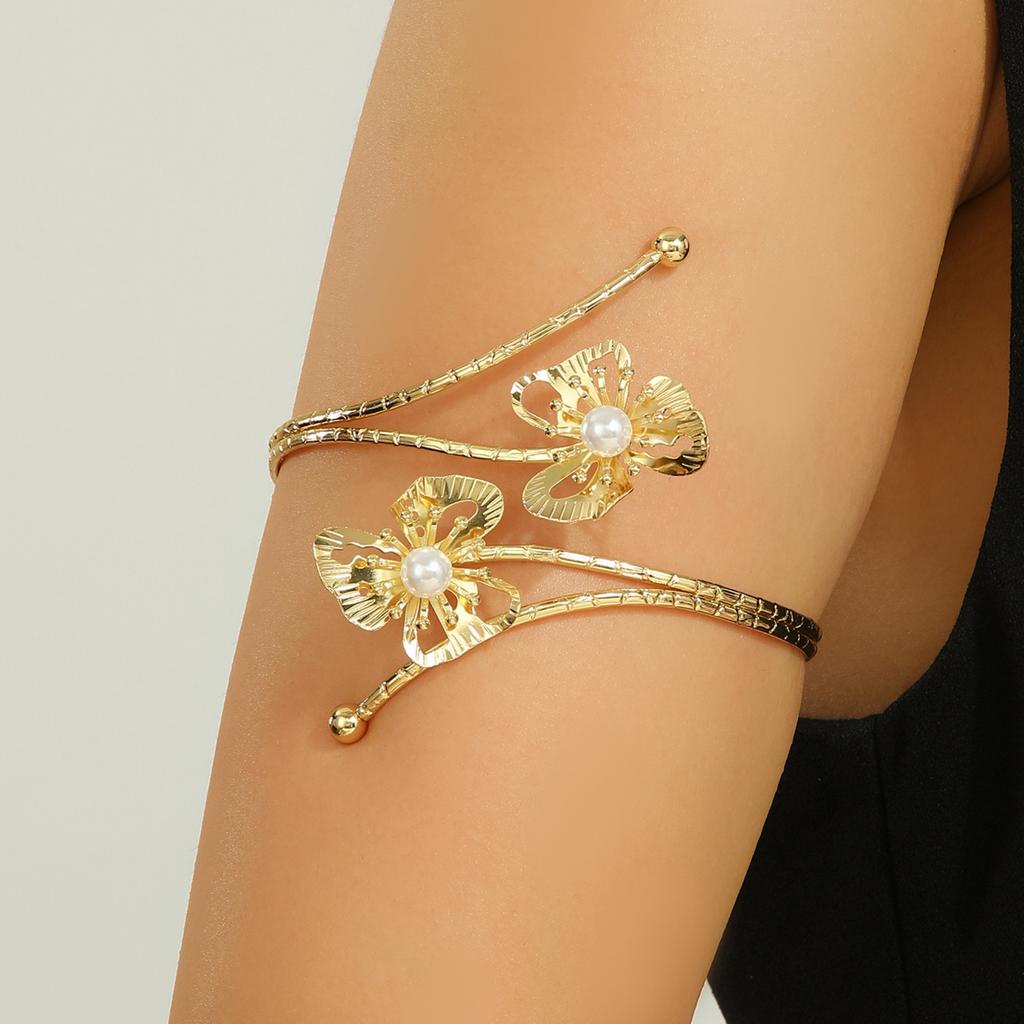 European and American jewelry creative bohemian bracelet exaggerated metal butterfly leaf hollow arm ring leaf arm bracelet