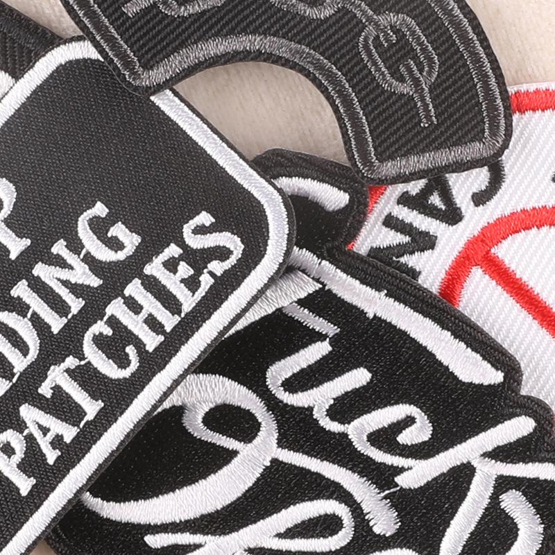 Stickerei-Etikett Kaninchen Stoff-Etikett Englisch Brief Smiley Gesicht Patch Cartoon Kleidung Zubehör Stickerei Aufkleber Stoff Aufkleber