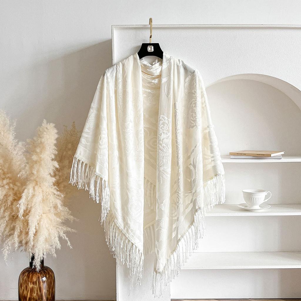 Retro Velvet Tassel Scarf Floral Embroidery Warm Outerwear Shawl For Women Spring Autumn Winter Ethnic Style Fashion Accessory