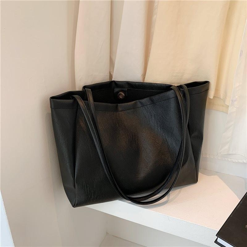 

Stylish Large Capacity Shoulder Bag For Women In Trendy Black And Blue Colors чорний