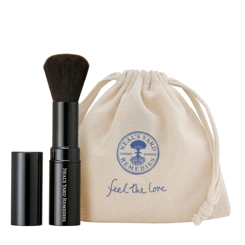 YARD REMEDIES Airy Touch Face Brush NEAL'S