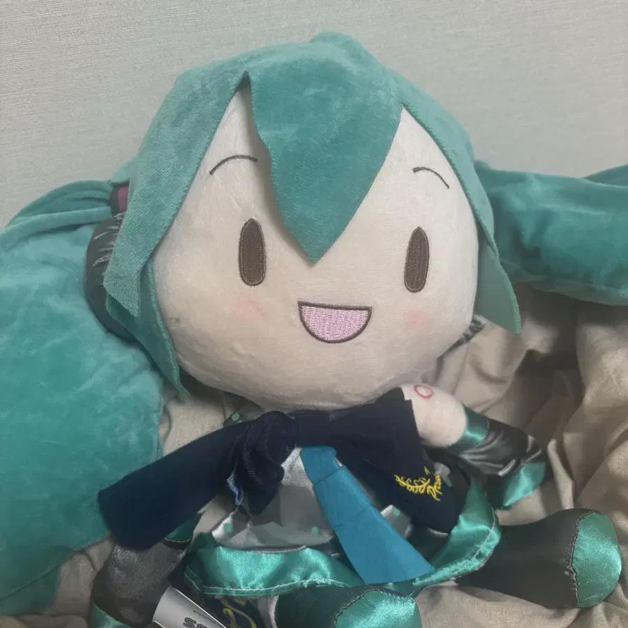 

Глянцевый хлеб продает Хацунэмику