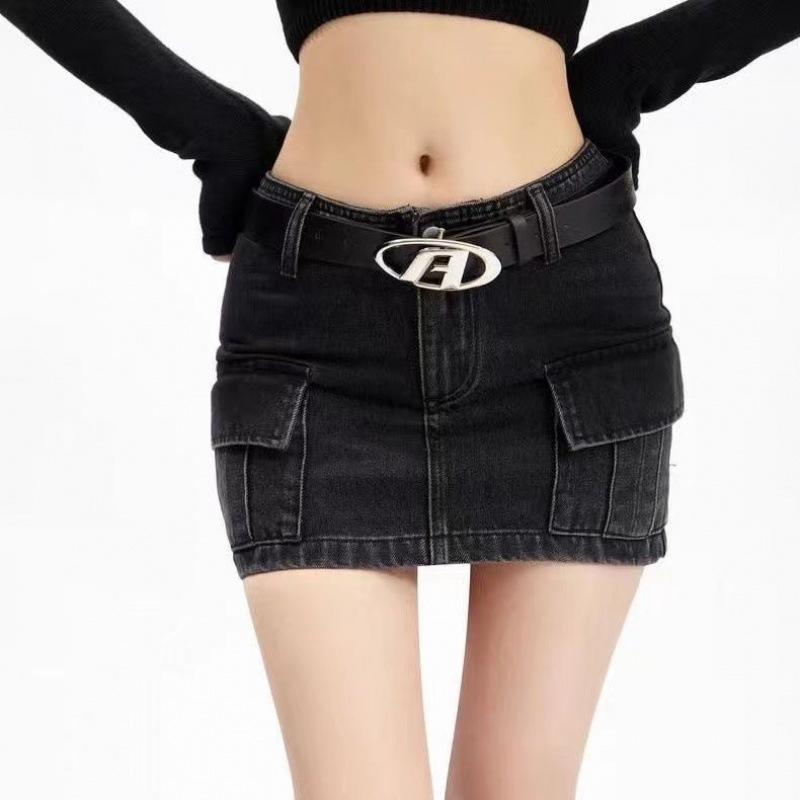 A Stylish Letter Belt For Fashion Forward Men And Women Essential Accessory Outfits For