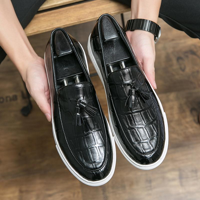 Business and leisure men's board shoes European station large size fashion fringed leather shoes catwalk street shot one pedal loafers